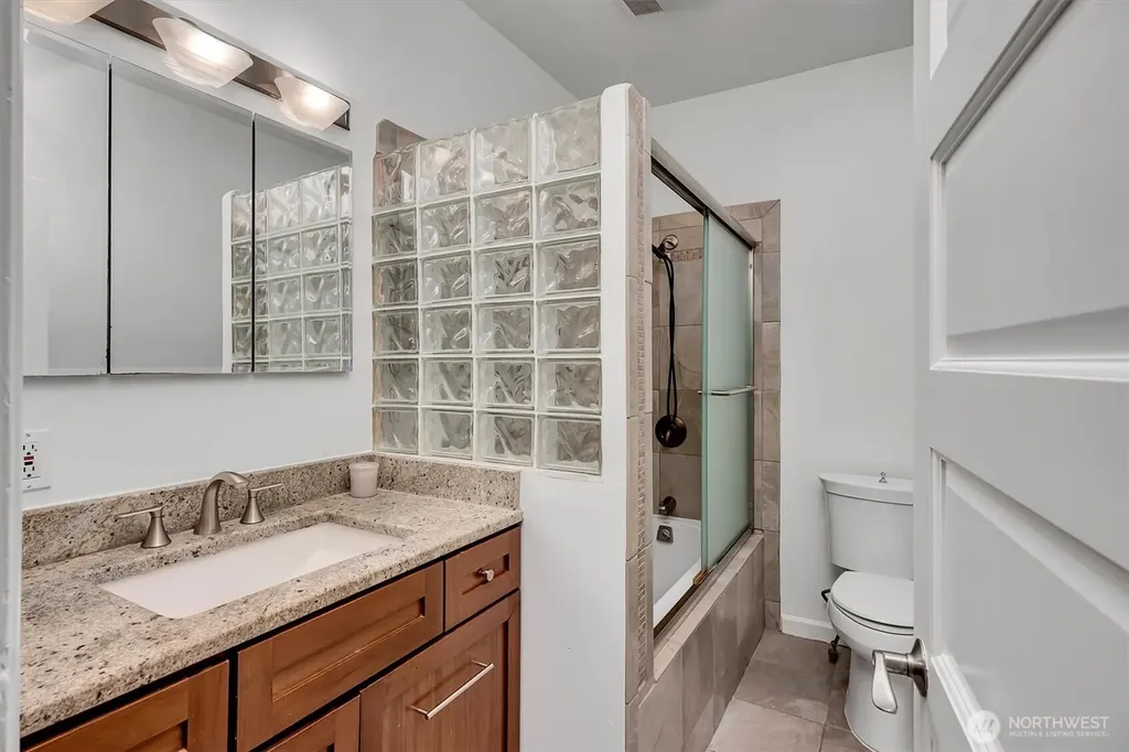 3437 38th Avenue SW Seattle WA 98126