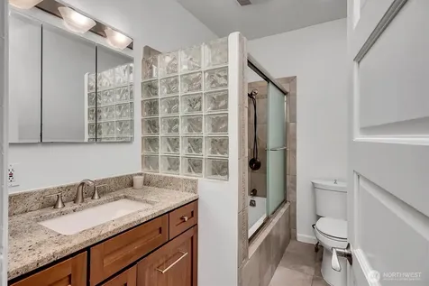 3437 38th Avenue SW Seattle WA 98126