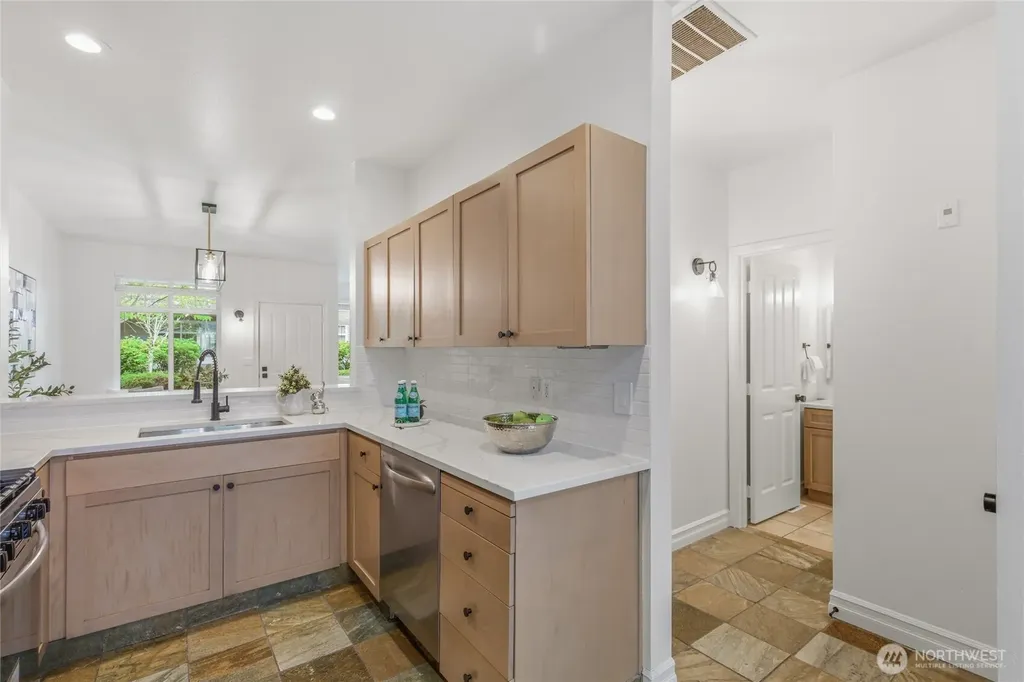 945 232nd Place NE Sammamish WA 98074