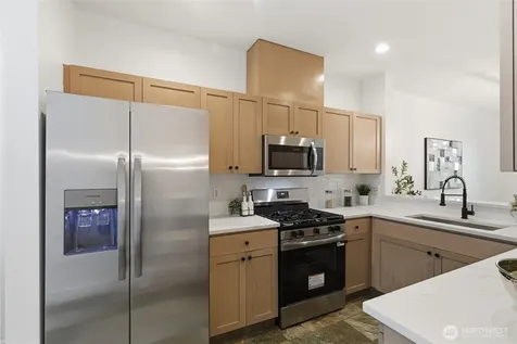 945 232nd Place NE Sammamish WA 98074