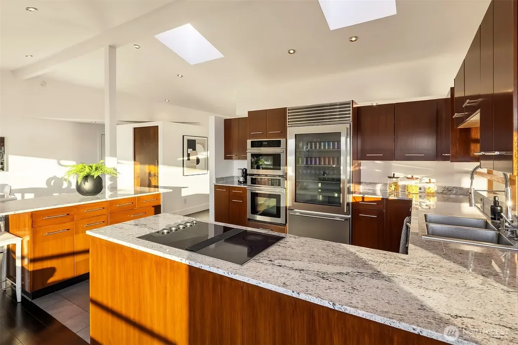 15733 25th Avenue SW Burien WA 98166