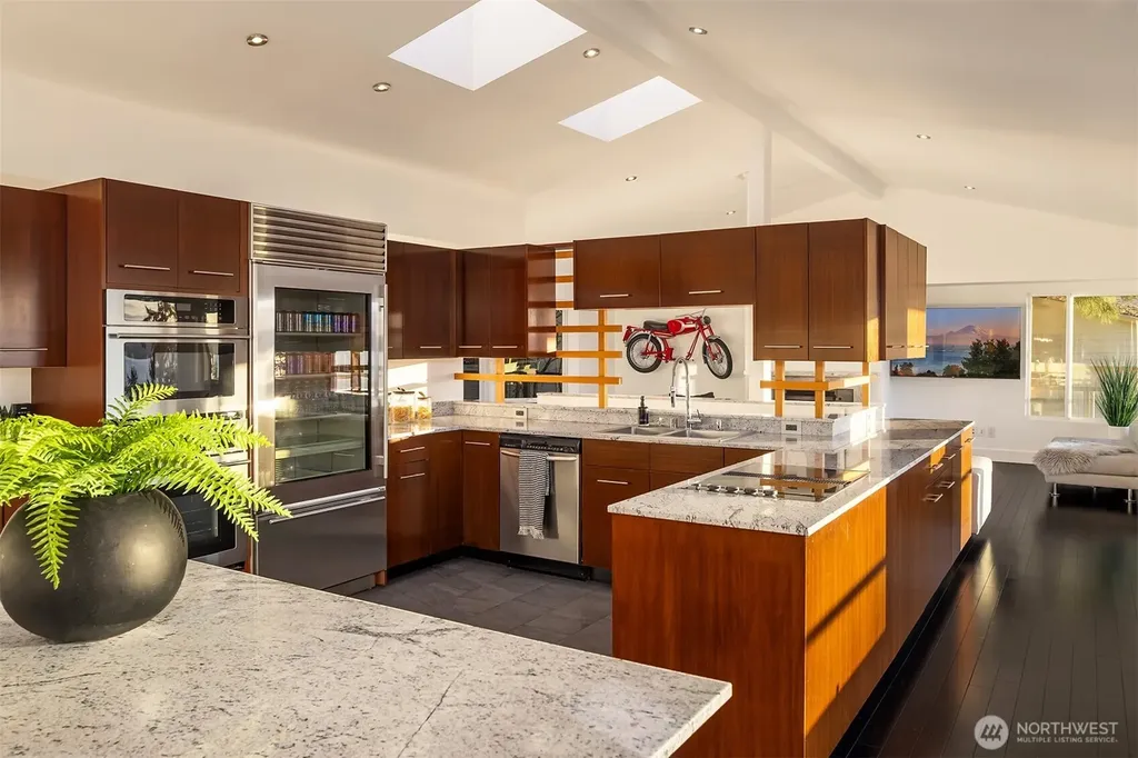 15733 25th Avenue SW Burien WA 98166