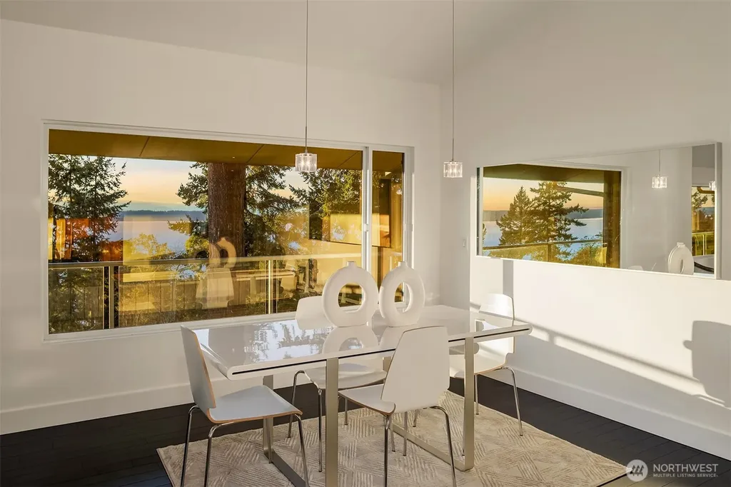 15733 25th Avenue SW Burien WA 98166