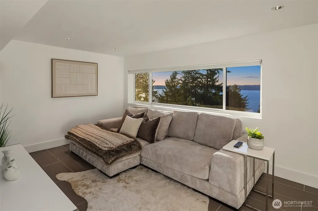 15733 25th Avenue SW Burien WA 98166