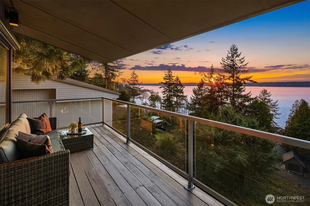 15733 25th Avenue SW Burien WA 98166
