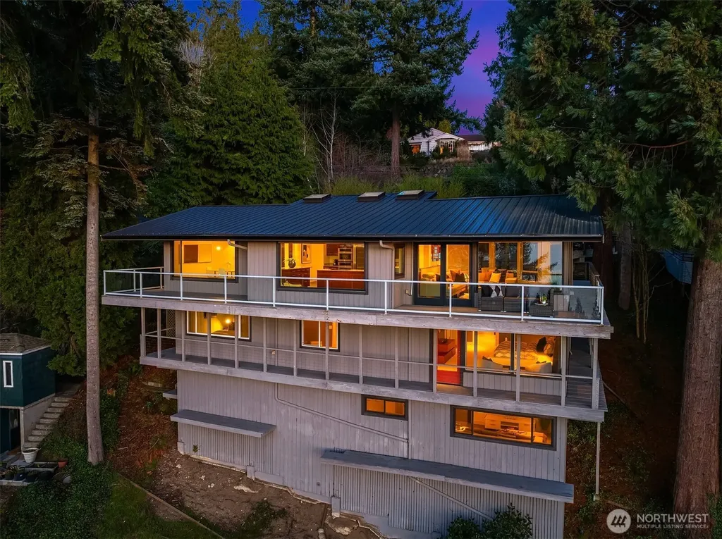 15733 25th Avenue SW Burien WA 98166
