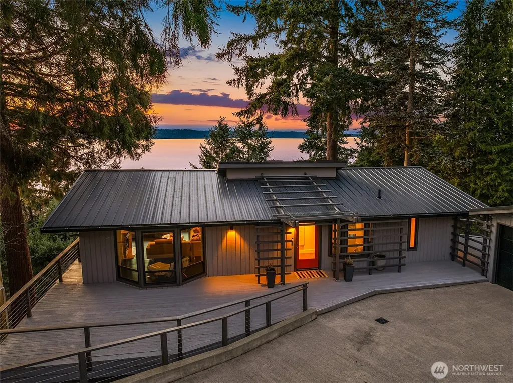 15733 25th Avenue SW Burien WA 98166