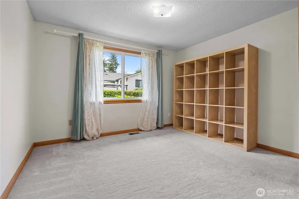 1809 5th Street SW Puyallup WA 98371