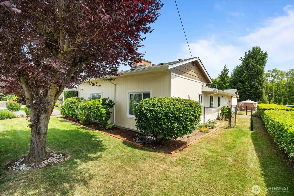 1809 5th Street SW Puyallup WA 98371