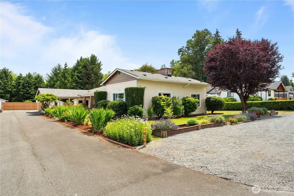 1809 5th Street SW Puyallup WA 98371