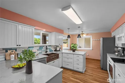 1809 5th Street SW Puyallup WA 98371