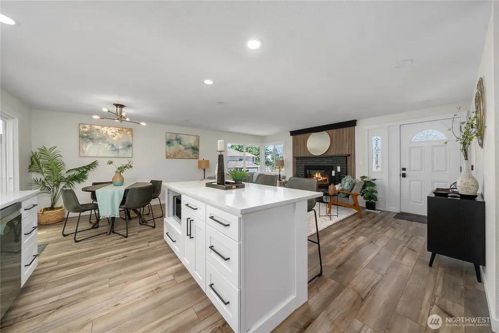 9607 S 216th Street Kent WA 98031