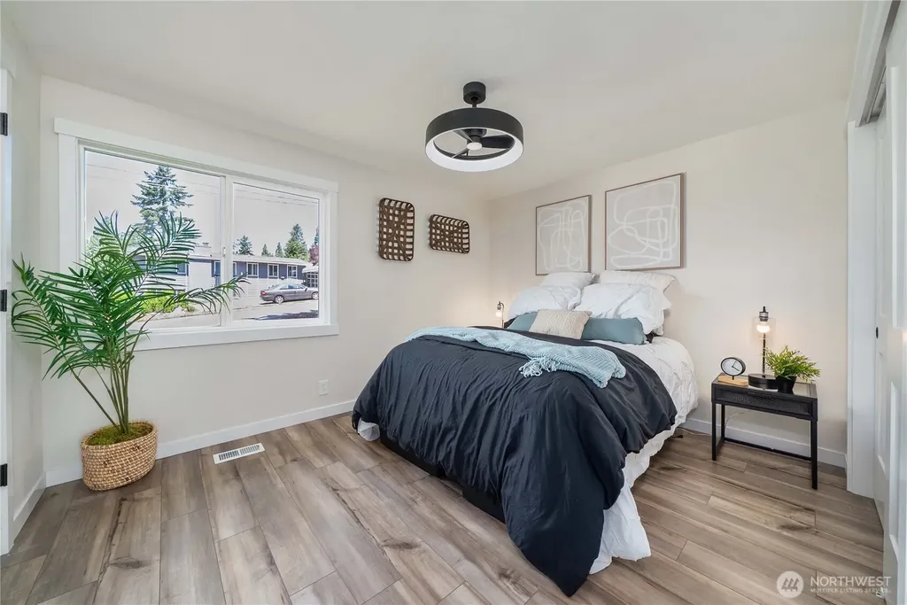 9607 S 216th Street Kent WA 98031
