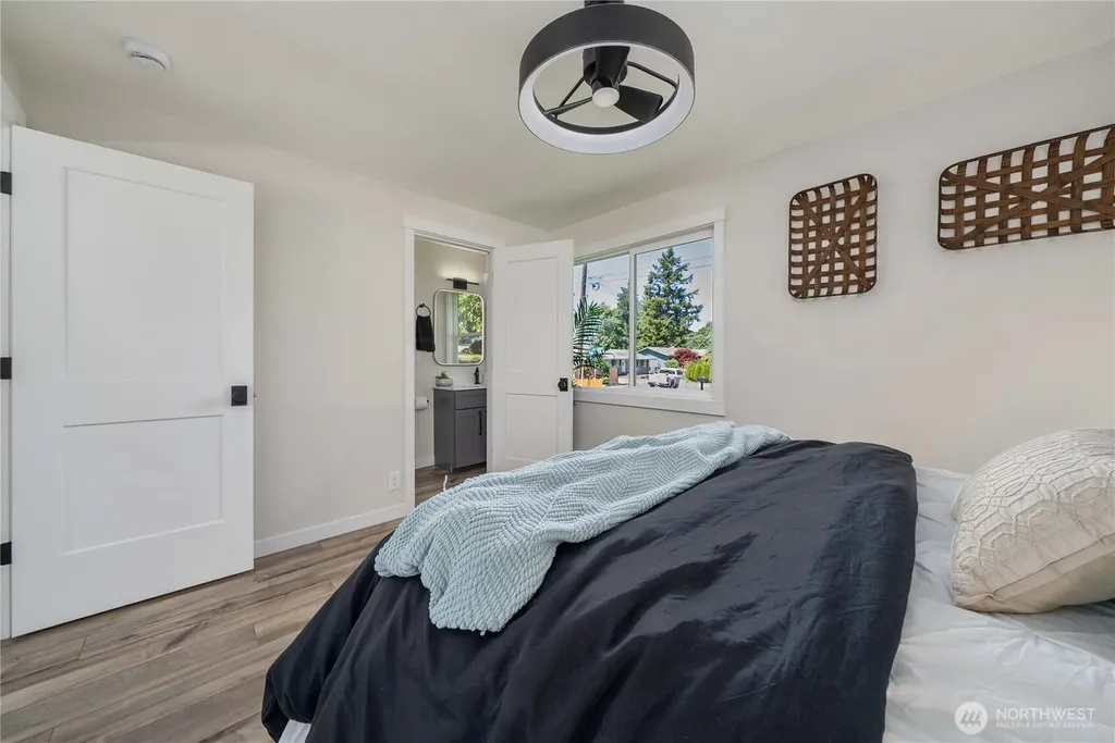 9607 S 216th Street Kent WA 98031