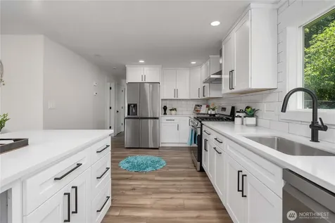 9607 S 216th Street Kent WA 98031
