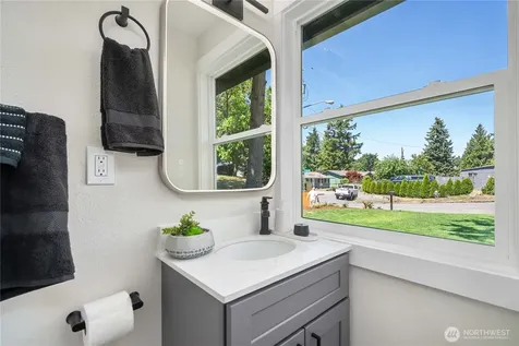 9607 S 216th Street Kent WA 98031