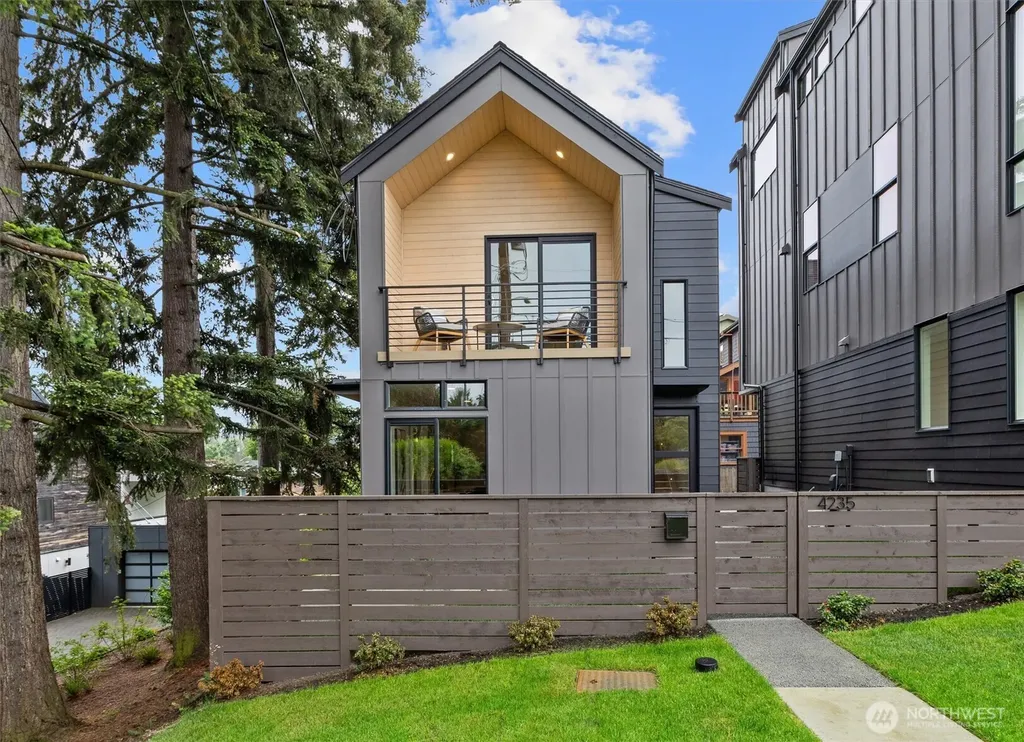 4235 S Bradford Street Seattle WA 98118