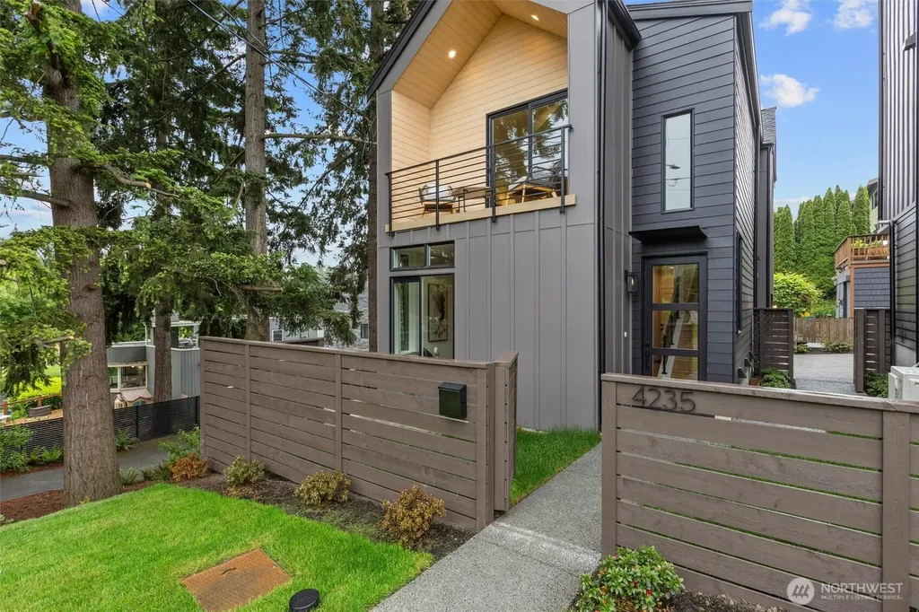 4235 S Bradford Street Seattle WA 98118