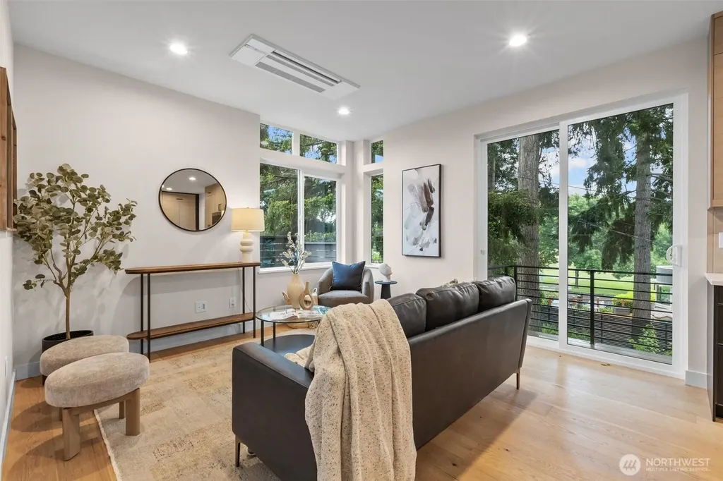 4235 S Bradford Street Seattle WA 98118