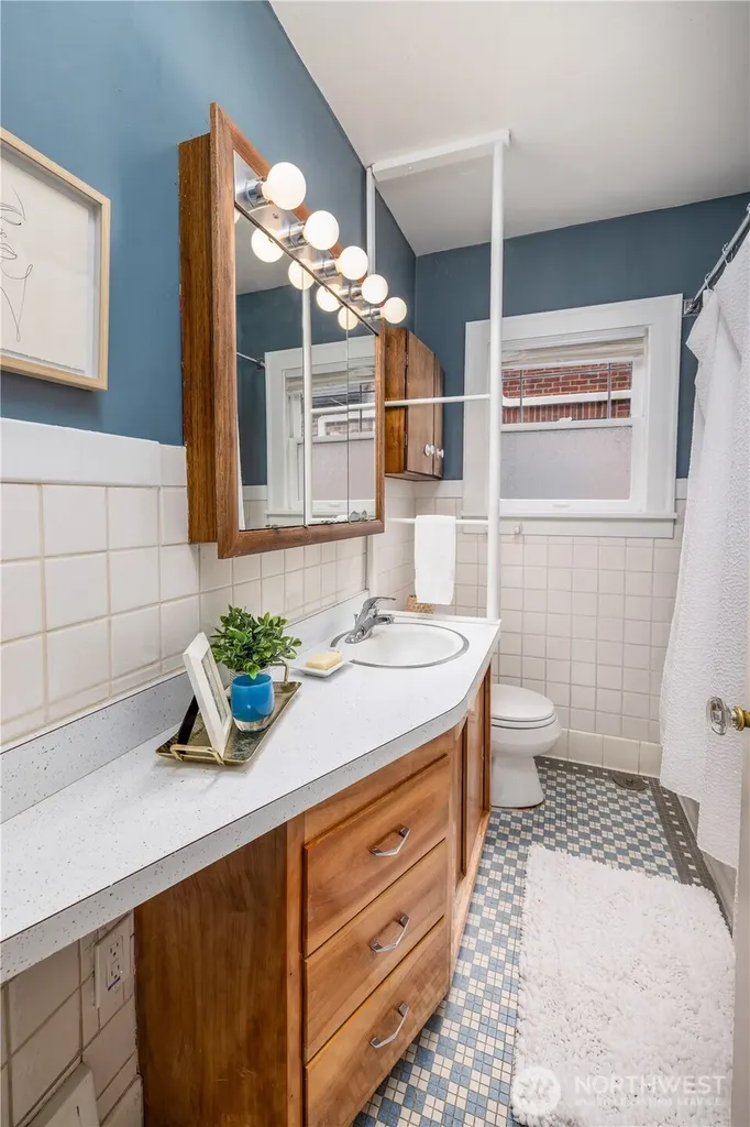 6848 31st Avenue NE Seattle WA 98115
