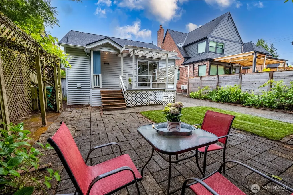 6848 31st Avenue NE Seattle WA 98115