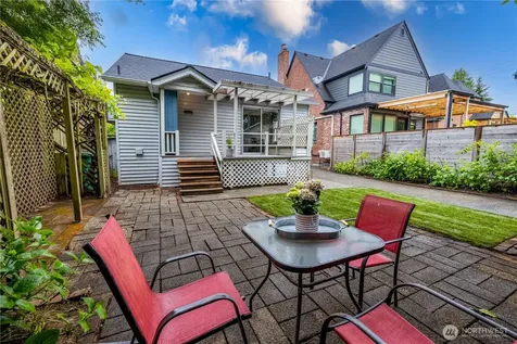6848 31st Avenue NE Seattle WA 98115