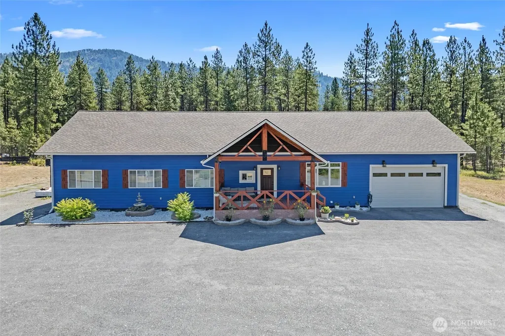1196 Sunrise Way Evans WA 99126