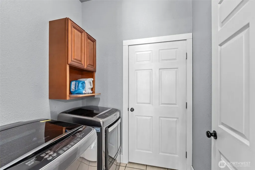 1196 Sunrise Way Evans WA 99126