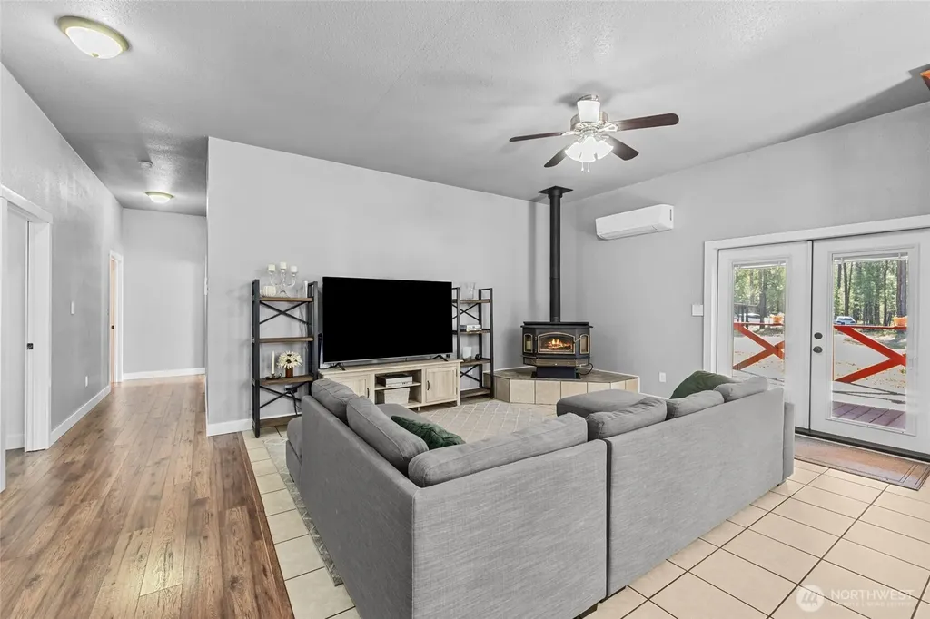 1196 Sunrise Way Evans WA 99126