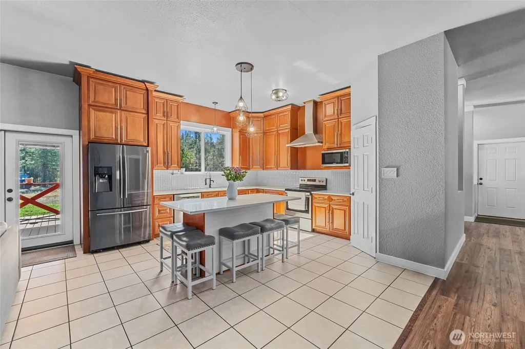 1196 Sunrise Way Evans WA 99126