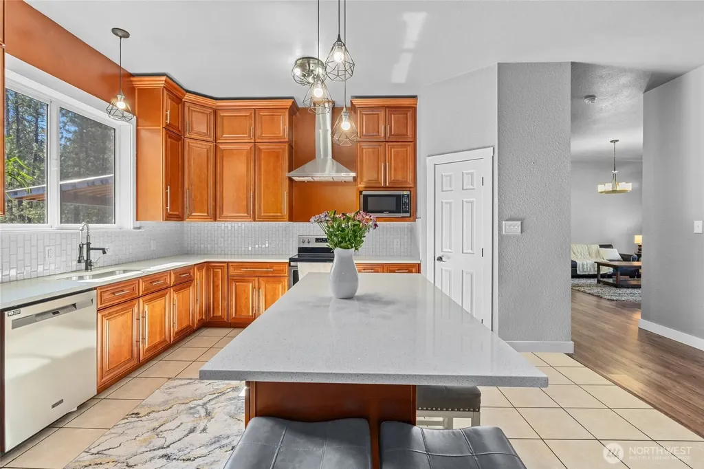 1196 Sunrise Way Evans WA 99126