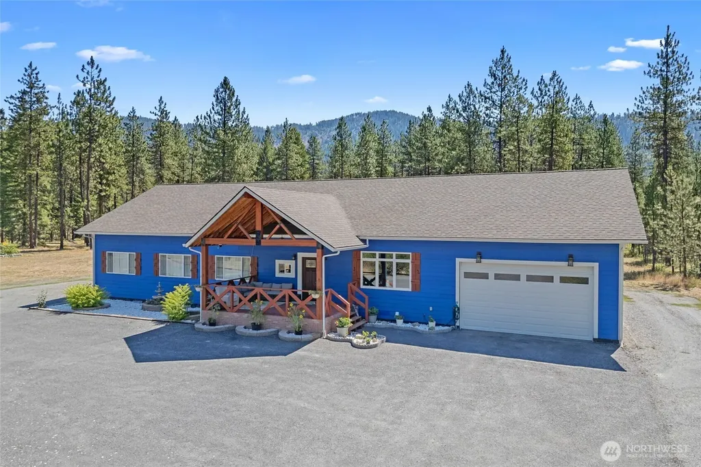 1196 Sunrise Way Evans WA 99126