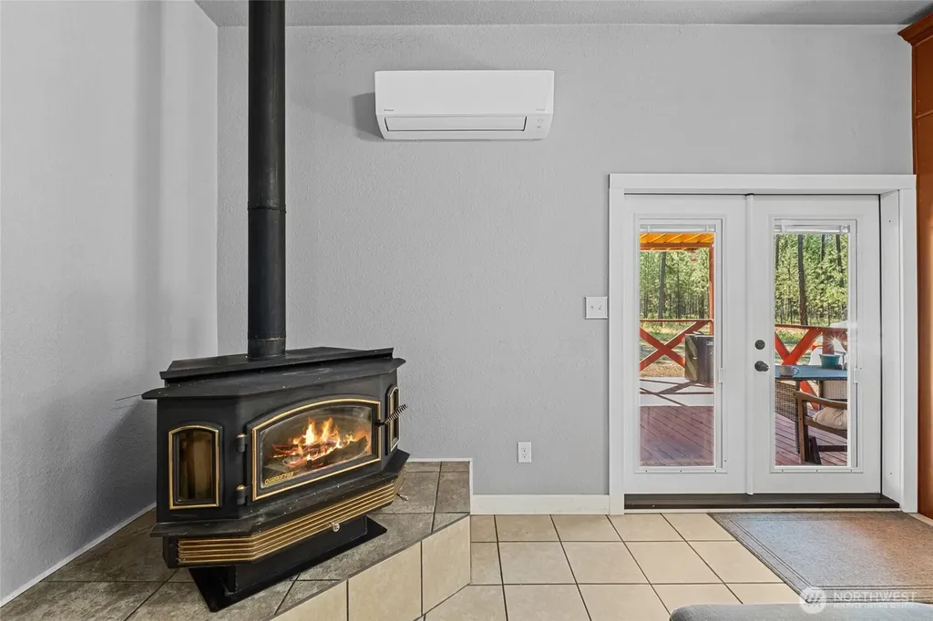 1196 Sunrise Way Evans WA 99126