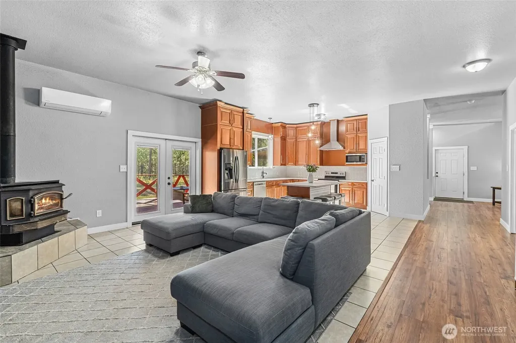 1196 Sunrise Way Evans WA 99126