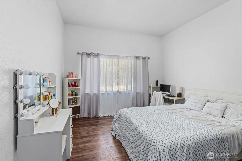 1196 Sunrise Way Evans WA 99126
