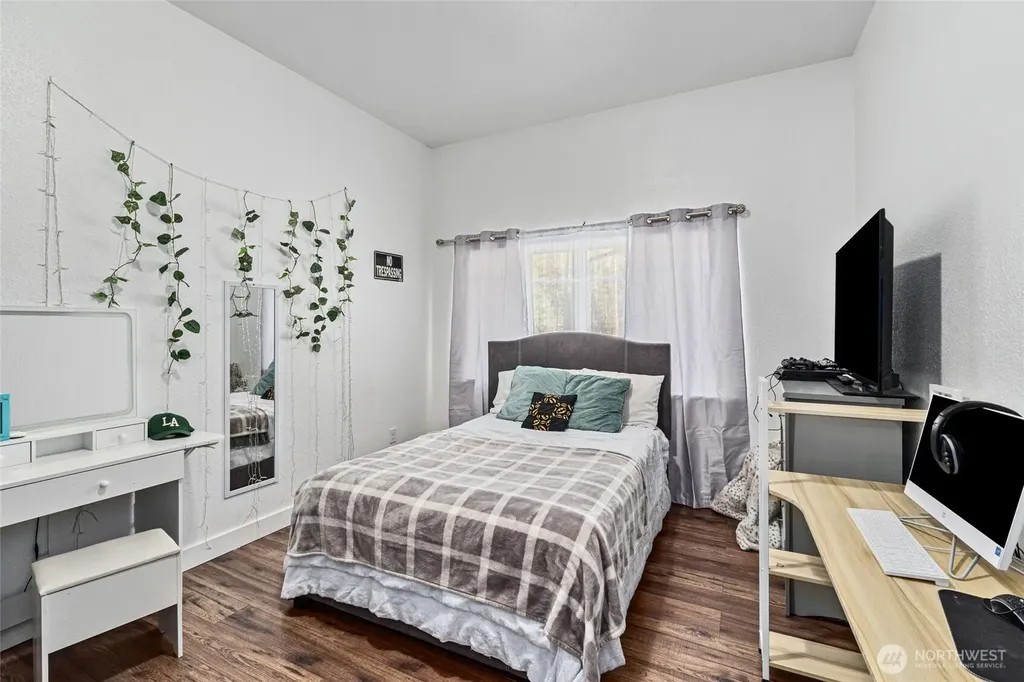 1196 Sunrise Way Evans WA 99126