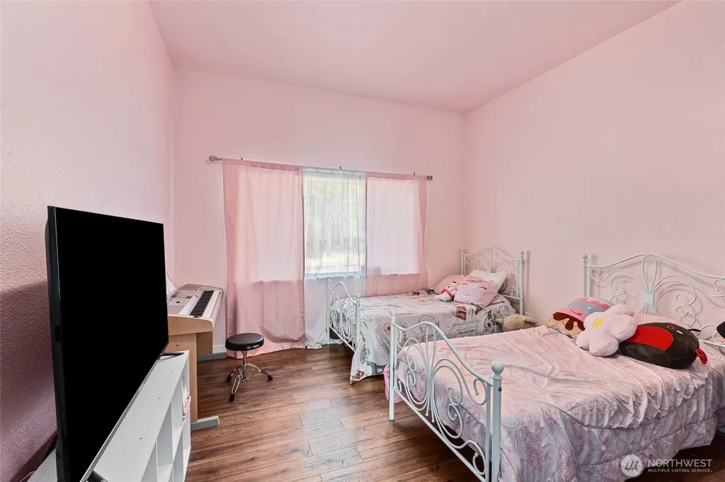 1196 Sunrise Way Evans WA 99126