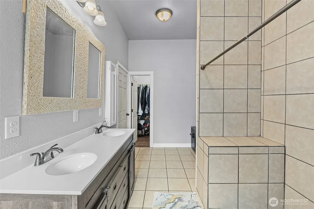 1196 Sunrise Way Evans WA 99126