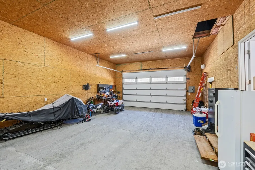 1196 Sunrise Way Evans WA 99126