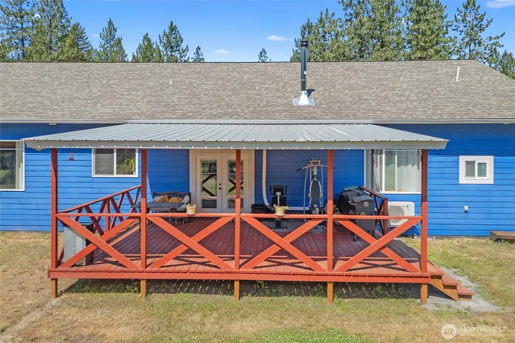 1196 Sunrise Way Evans WA 99126