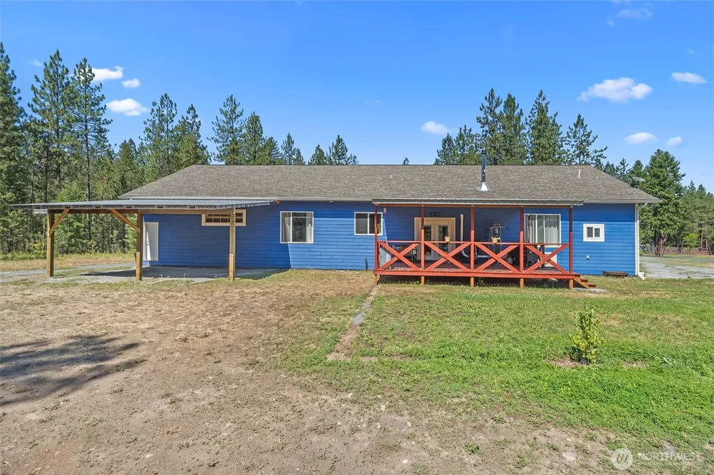 1196 Sunrise Way Evans WA 99126