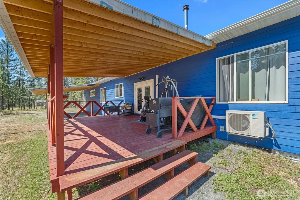 1196 Sunrise Way Evans WA 99126