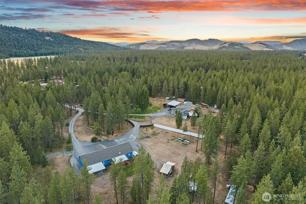 1196 Sunrise Way Evans WA 99126
