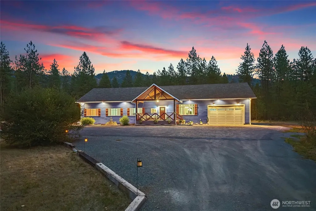 1196 Sunrise Way Evans WA 99126