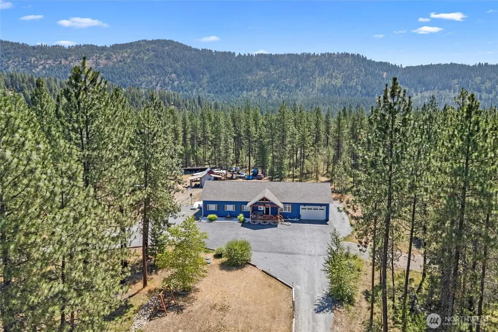 1196 Sunrise Way Evans WA 99126