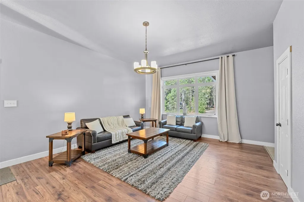 1196 Sunrise Way Evans WA 99126