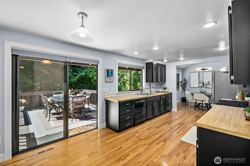 23707 NE 63rd Place Redmond WA 98053