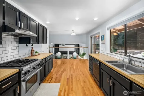 23707 NE 63rd Place Redmond WA 98053