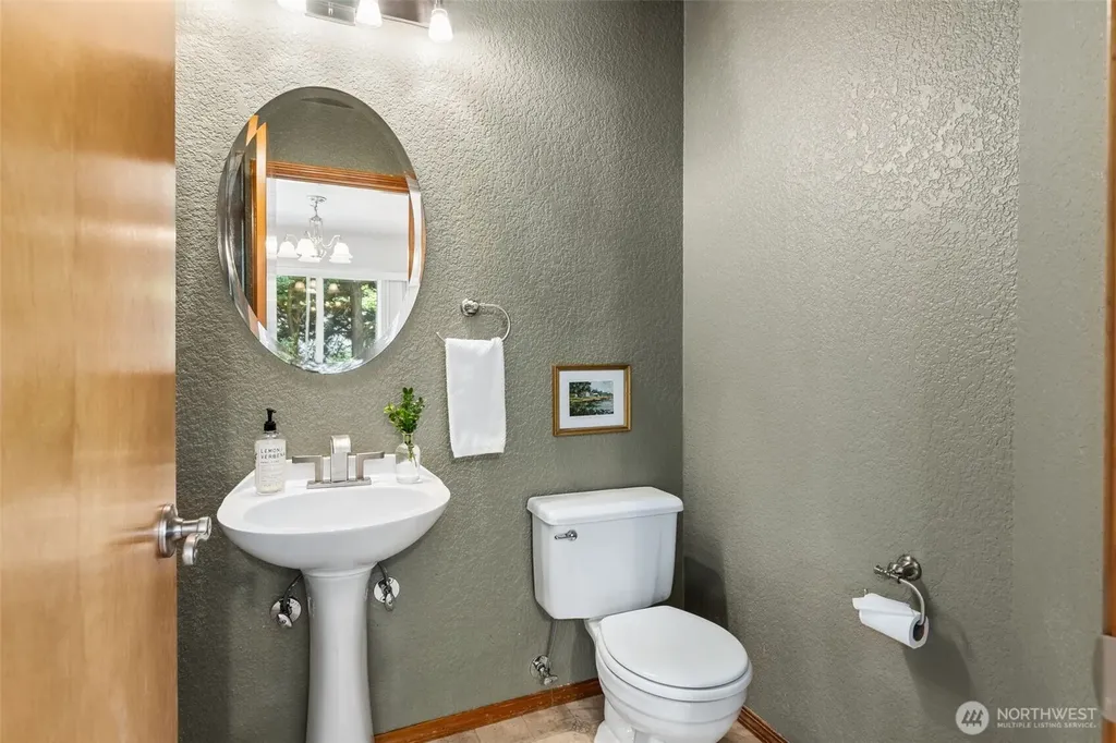 1812 Humphrey Street SE Olympia WA 98501