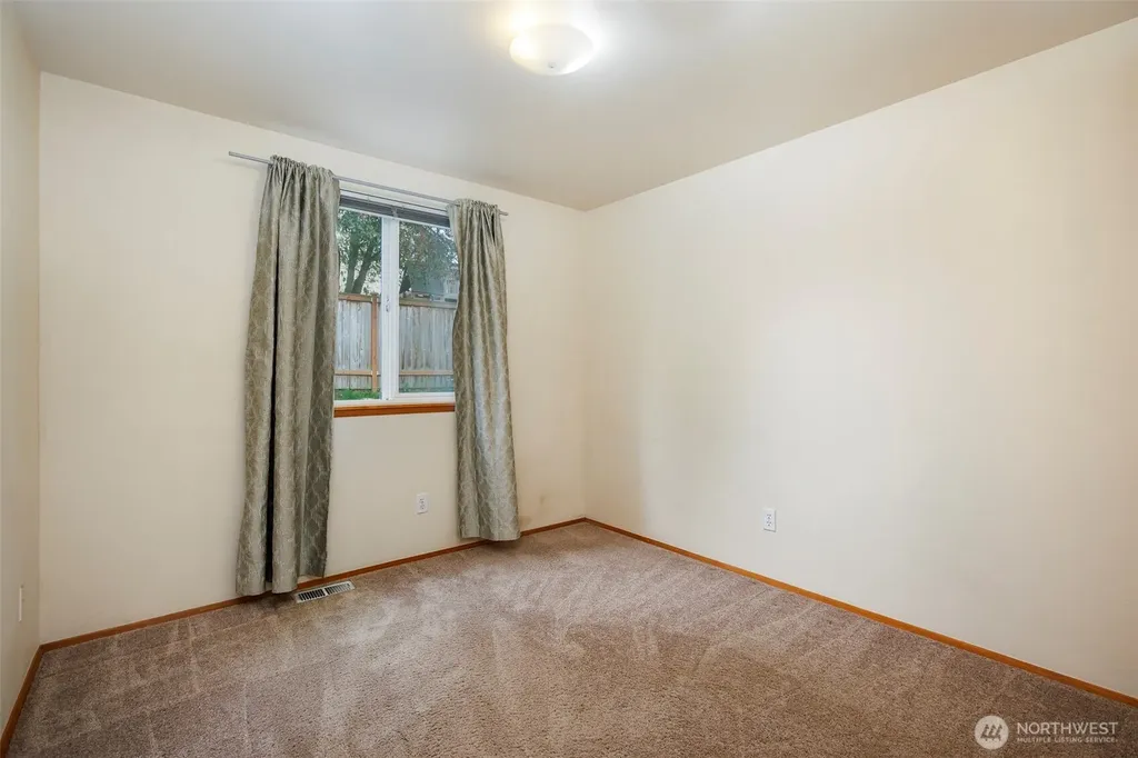 5034 39th Street NE Tacoma WA 98422